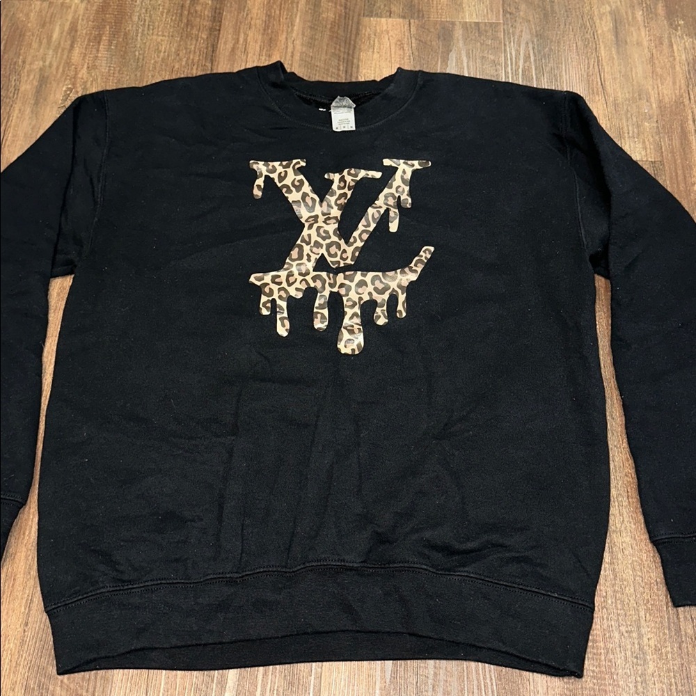 LV Leopard Letters Gildan‎ black pullover sweatshirt M